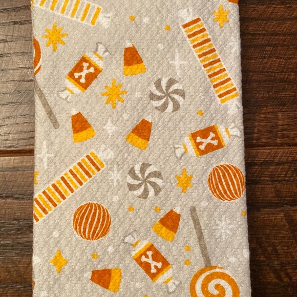 Halloween Candy Kitchen Towel Set By Martha Stewart, Candy Corn Kitchen Towels - Picture 11 of 11